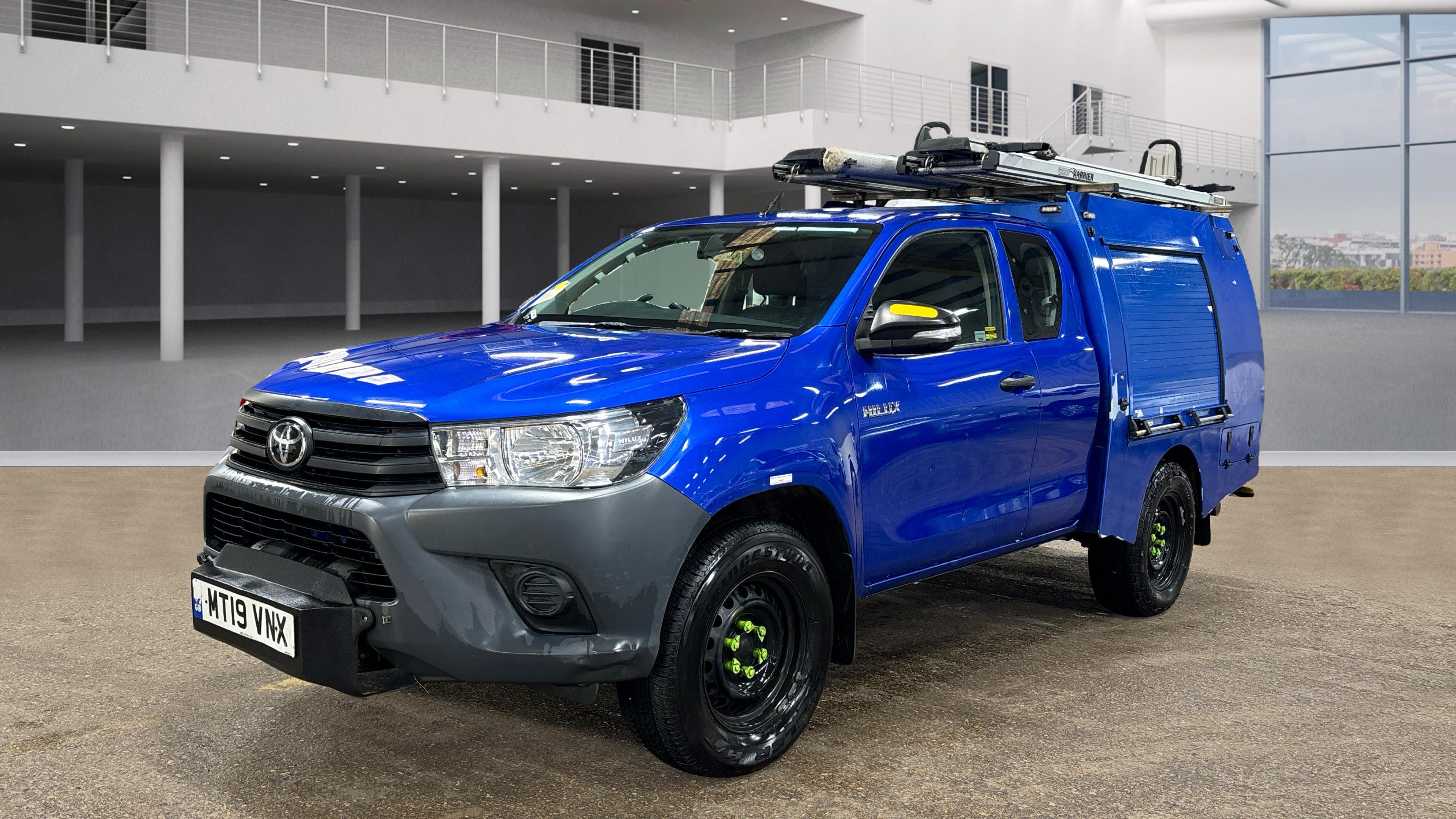 TOYOTA Hilux